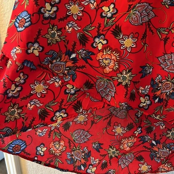 Chelsea & Theodore Women Long-Sleeve Crossover Woven Top Red Floral Paisley SzL - Picture 4 of 7